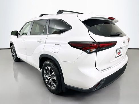 Used 2026 Toyota Highlander XLE image 7
