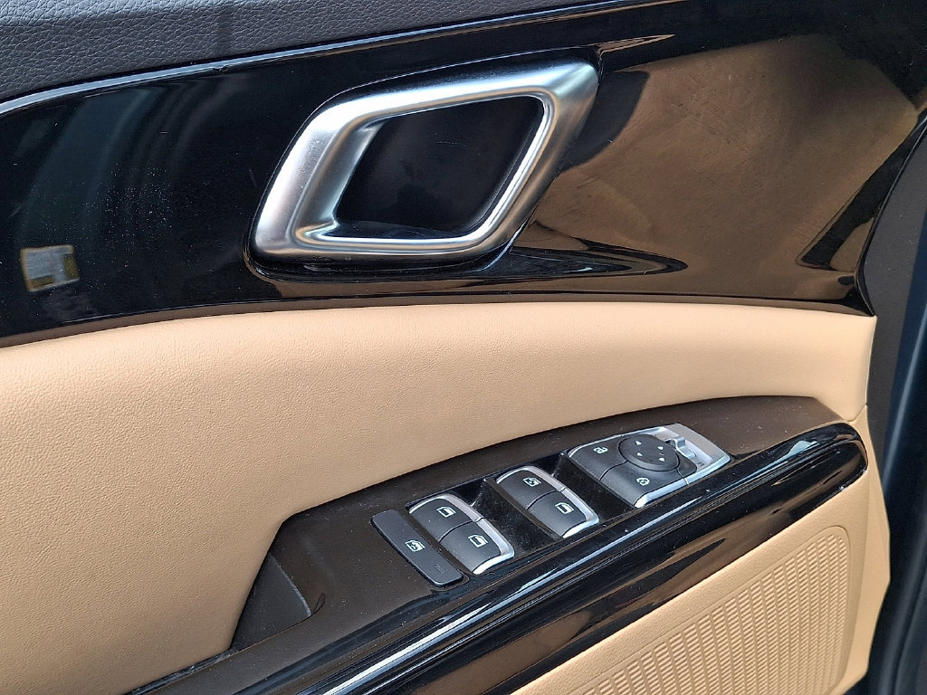 Certified 2024 Kia Carnival EX FWD image 16