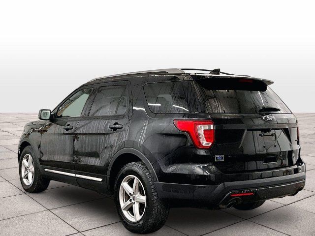 Used 2017 Ford Explorer XLT w/ Equipment Group 202A AWD/4WD image 10