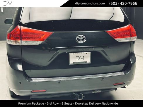 Used 2011 Toyota Sienna XLE w/ Premium Pkg FWD image 16