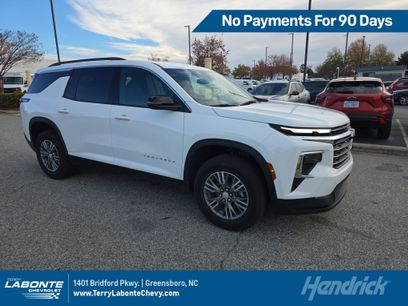 Used 2025 Chevrolet Traverse LT