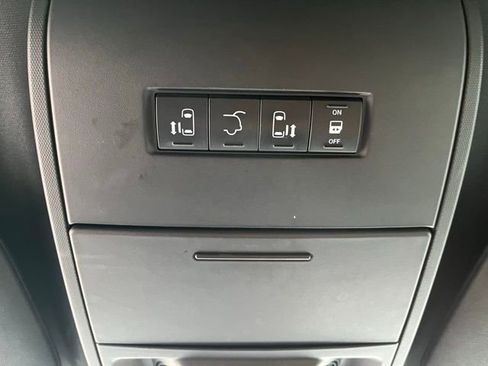 Used 2019 Dodge Grand Caravan GT image 25