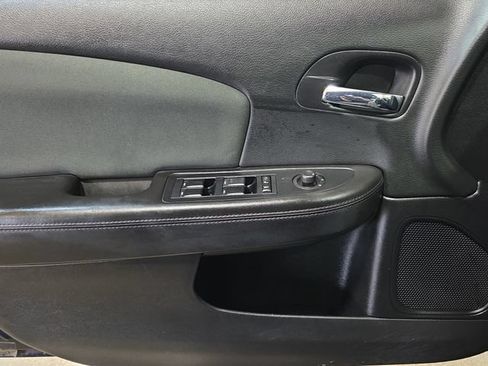 Used 2012 Chrysler 200 Touring FWD image 32