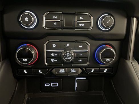 Used 2023 Chevrolet Tahoe Z71 w/ Luxury Package image 11