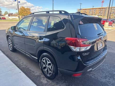 Used 2023 Subaru Forester Premium image 5