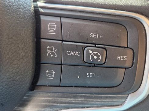Used 2024 Jeep Wagoneer L Series II RWD image 24