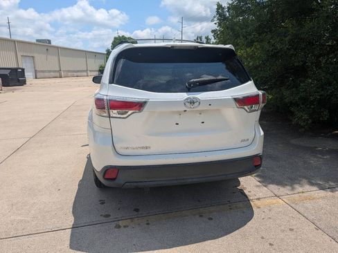 Used 2016 Toyota Highlander XLE FWD image 2