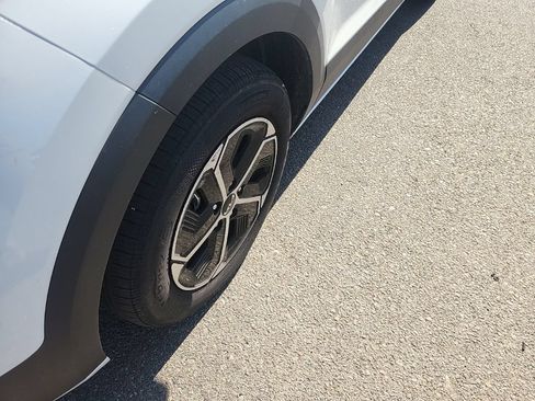 Certified 2025 Kia Niro LX FWD image 8