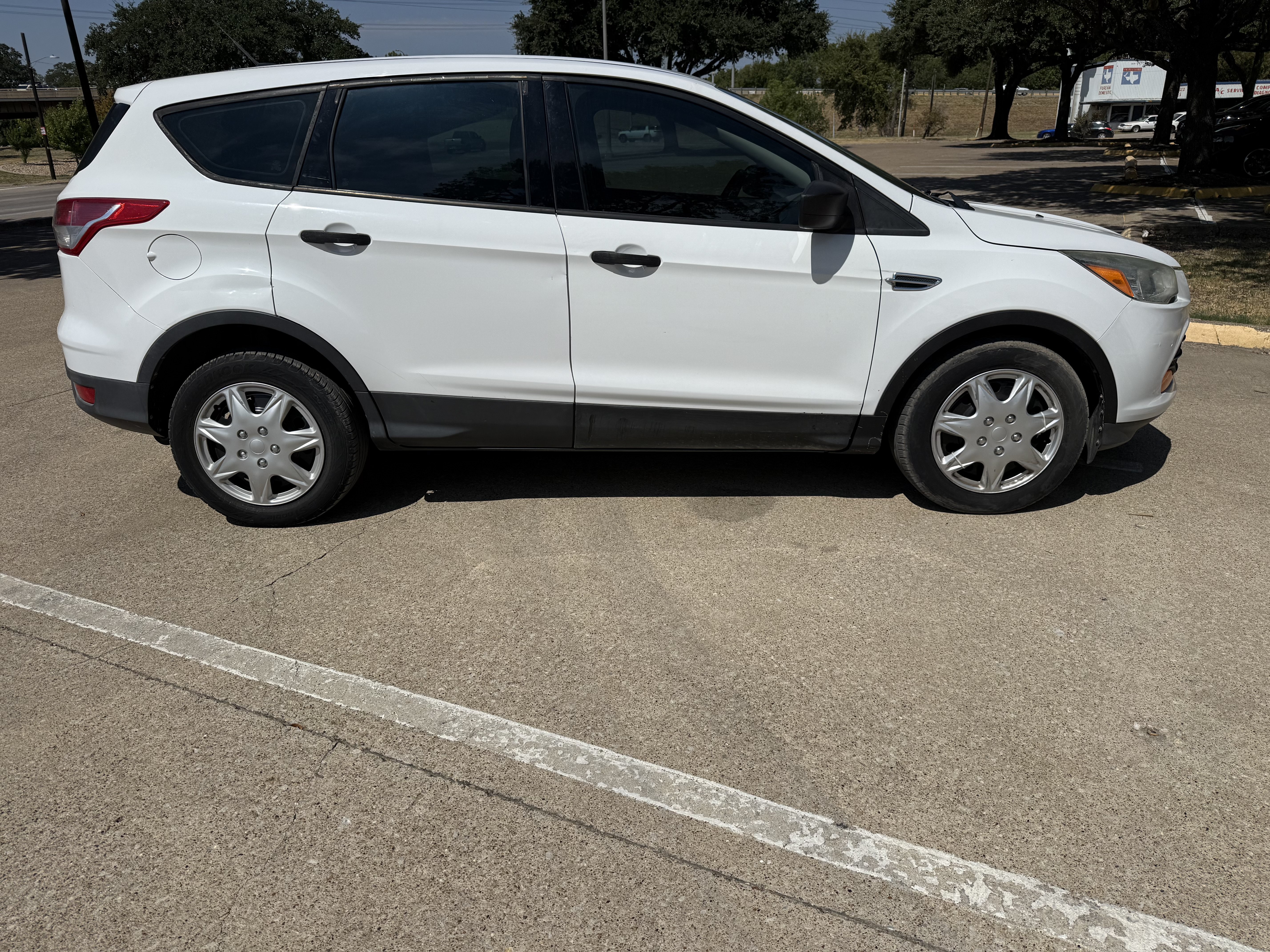 Used 2015 Ford Escape S FWD image 4
