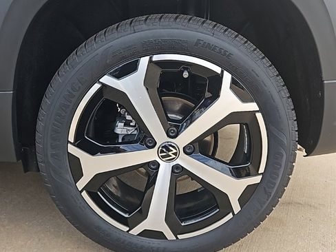 New 2026 Volkswagen Taos SEL image 9