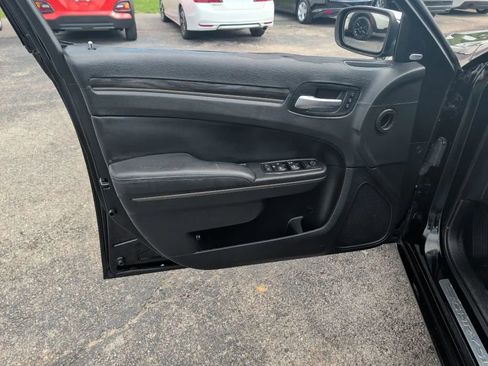 Used 2016 Chrysler 300 C w/ Safetytec Plus Group AWD/4WD image 17