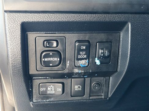 Used 2018 Toyota Tundra SR image 21