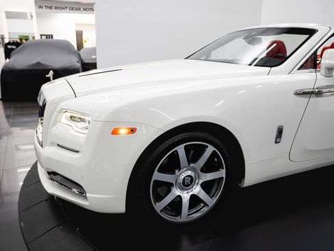 Used 2017 Rolls-Royce Dawn RWD image 21