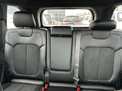 New 2026 Jeep Grand Cherokee Altitude AWD/4WD image 33