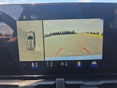 Used 2025 Chevrolet Equinox ACTIV w/ Safety and Technology Package AWD/4WD image 24
