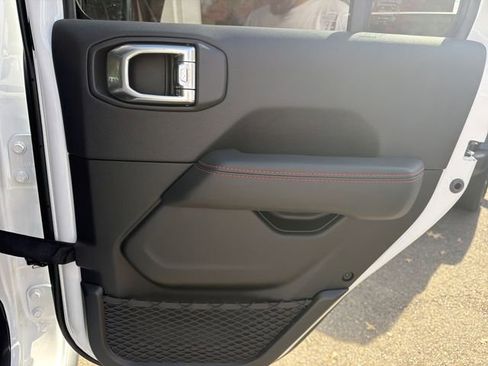 New 2026 Jeep Gladiator Rubicon w/ Steel Bumper Group image 16