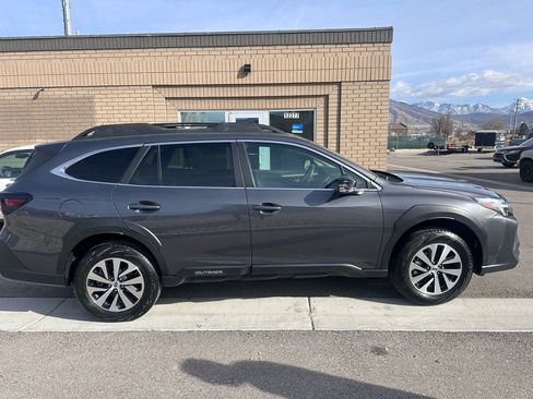 Used 2023 Subaru Outback Premium image 7