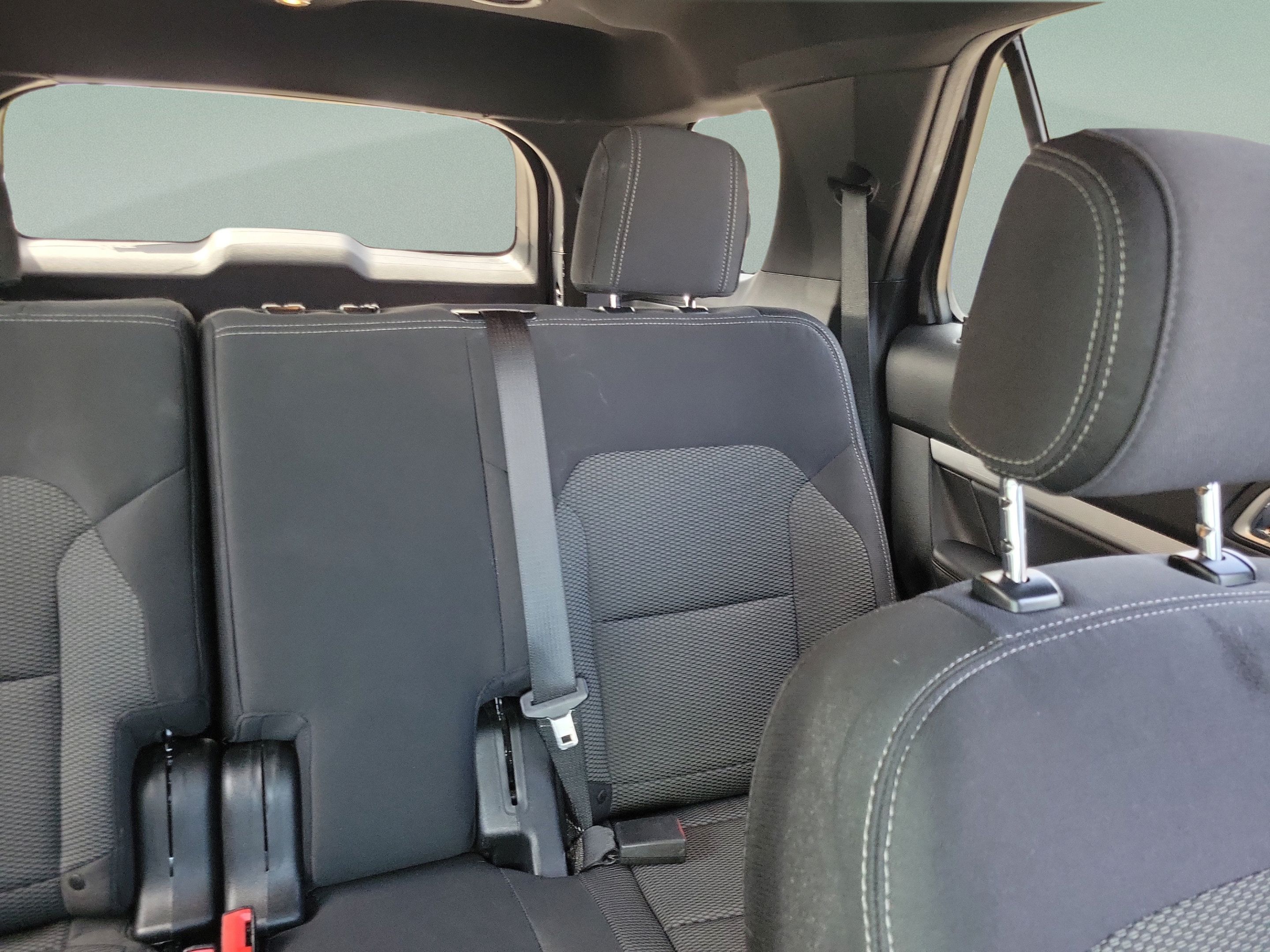 Used 2017 Ford Explorer XLT w/ Equipment Group 201A FWD image 10