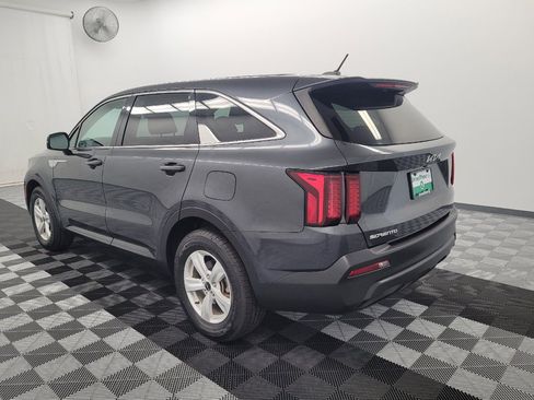 Used 2023 Kia Sorento LX FWD image 5