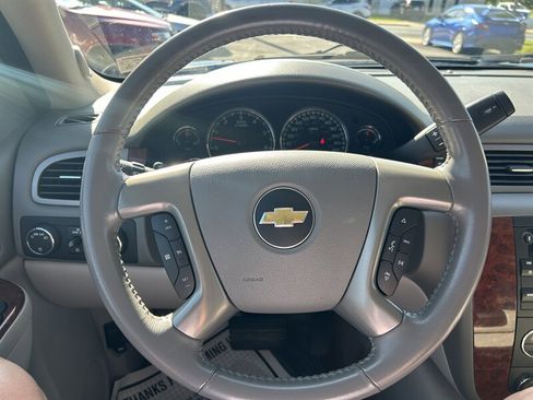 Used 2012 Chevrolet Suburban LT image 21