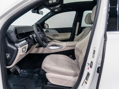 Used 2024 Mercedes-Benz GLS 450 4MATIC image 8