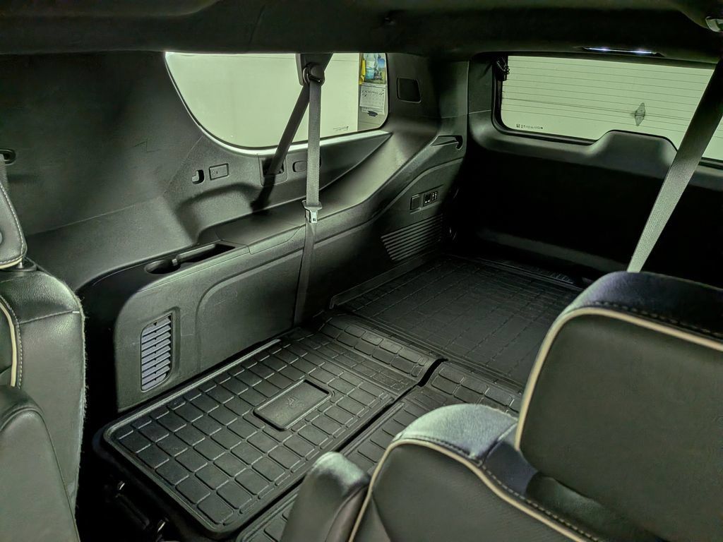 Used 2023 Chevrolet Suburban Premier AWD/4WD image 37