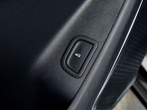 Used 2024 Chevrolet Traverse RS image 19