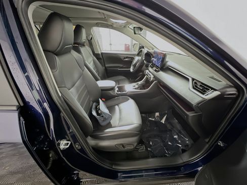 Used 2025 Toyota RAV4 Limited image 31