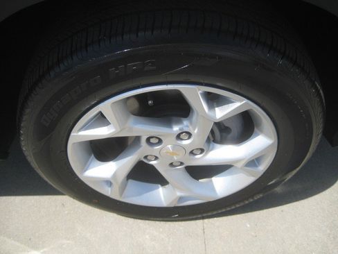 Used 2026 Chevrolet Trax LS w/ LS Convenience Package FWD image 9