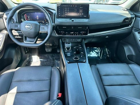 Used 2025 Nissan Rogue SL AWD/4WD image 11