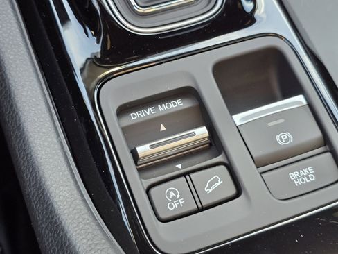 Used 2025 Honda Pilot TrailSport image 9