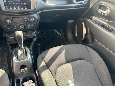 Used 2023 Jeep Renegade Latitude AWD/4WD image 19
