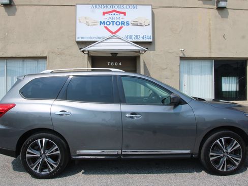 Used 2020 Nissan Pathfinder Platinum FWD image 4