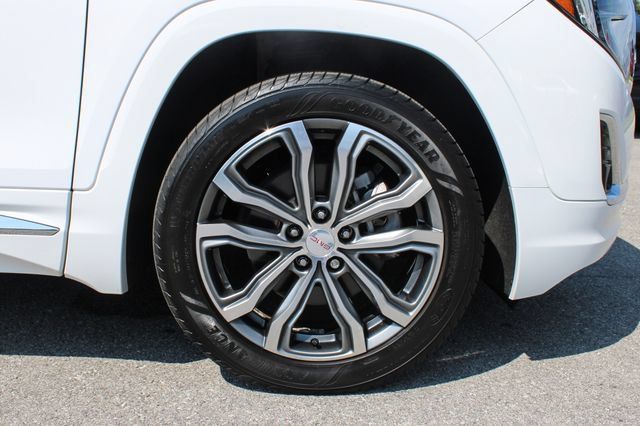Used 2019 GMC Terrain Denali w/ Comfort Package FWD image 38