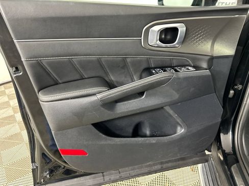 Used 2023 Kia Sorento SX AWD/4WD image 11
