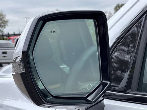 Used 2023 GMC Yukon XL AT4 image 55