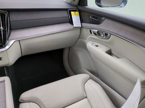 New 2026 Volvo XC90 B6 Ultra w/ Protection Package AWD/4WD image 13