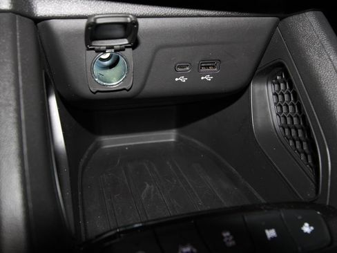 Used 2024 Chevrolet TrailBlazer LT w/ LT Cold Weather Package FWD image 17