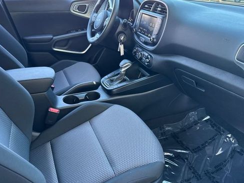 Certified 2025 Kia Soul LX w/ LX Technology Package FWD image 21