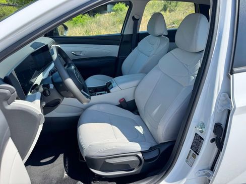 Used 2025 Hyundai Tucson SE image 14