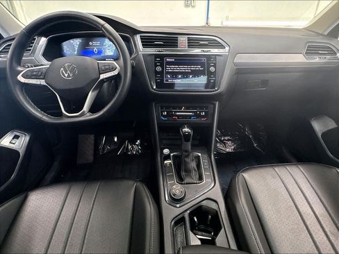 Used 2024 Volkswagen Tiguan SE w/ Panoramic Sunroof Package AWD/4WD image 10