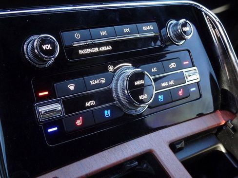 Certified 2024 Lincoln Navigator L 4WD image 6