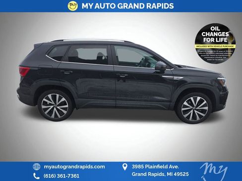 Used 2022 Volkswagen Taos SE image 8
