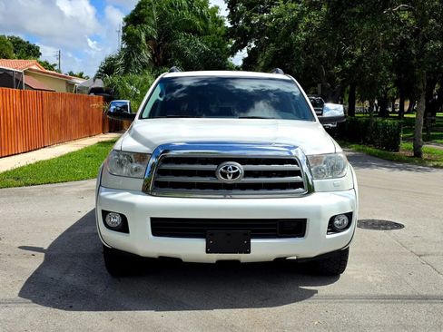 Used 2015 Toyota Sequoia Platinum RWD image 2