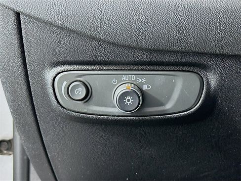 Used 2018 Chevrolet Equinox LT image 10