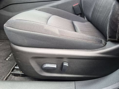 Used 2025 Nissan Altima 2.5 SV FWD image 11