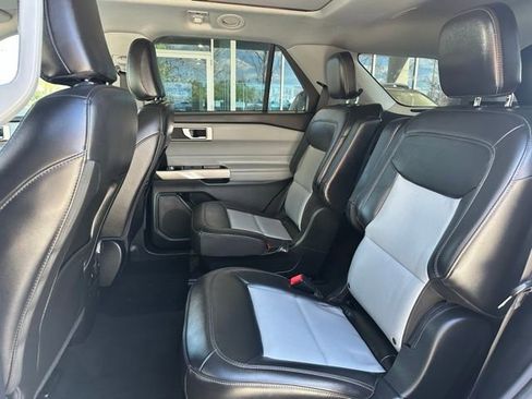 Used 2023 Ford Explorer XLT w/ Equipment Group 202A image 14
