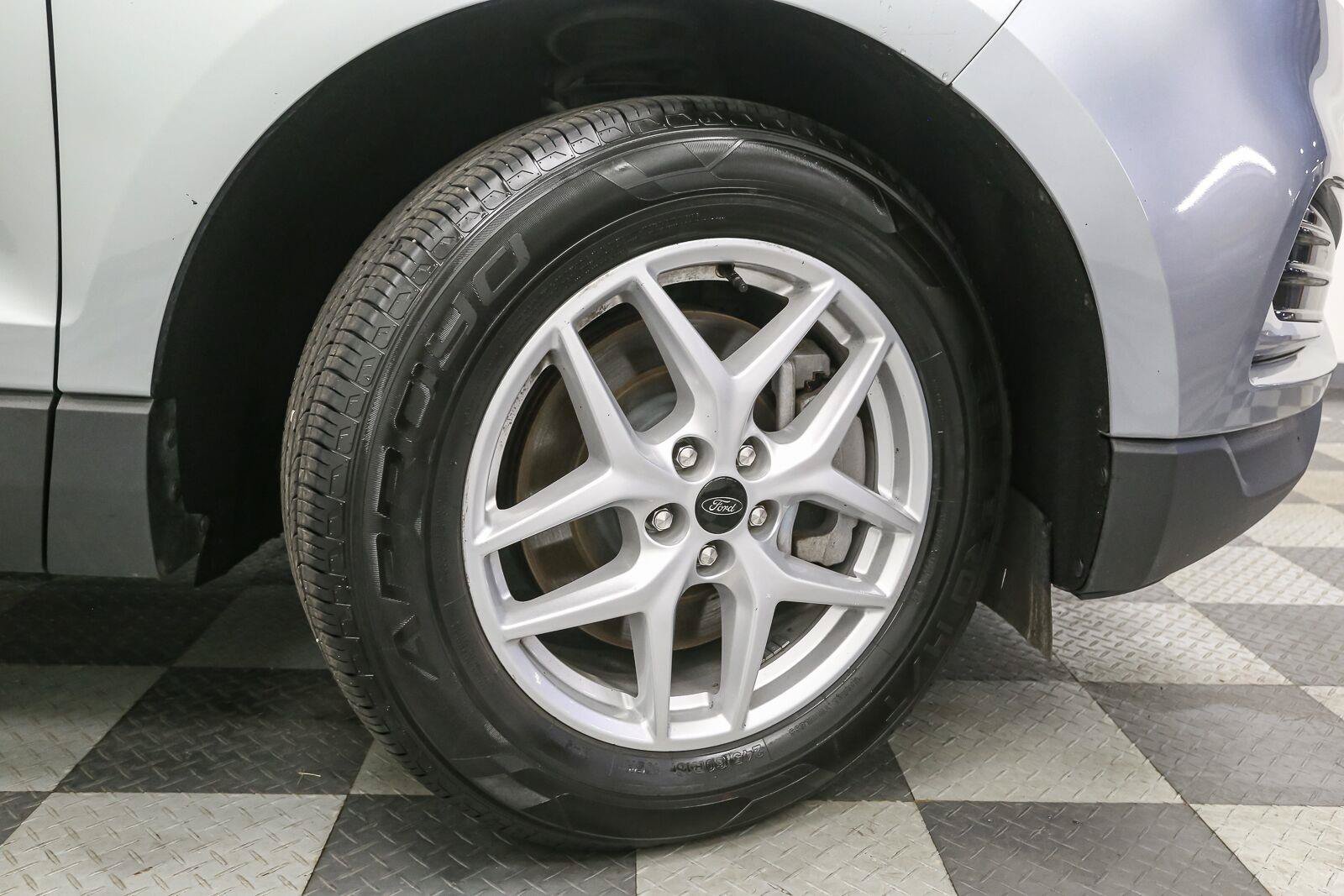 Used 2024 Ford Edge SEL AWD/4WD image 15