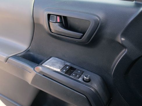 Used 2017 Toyota Tacoma SR image 12