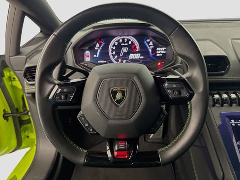 Used 2020 Lamborghini Huracan EVO image 11
